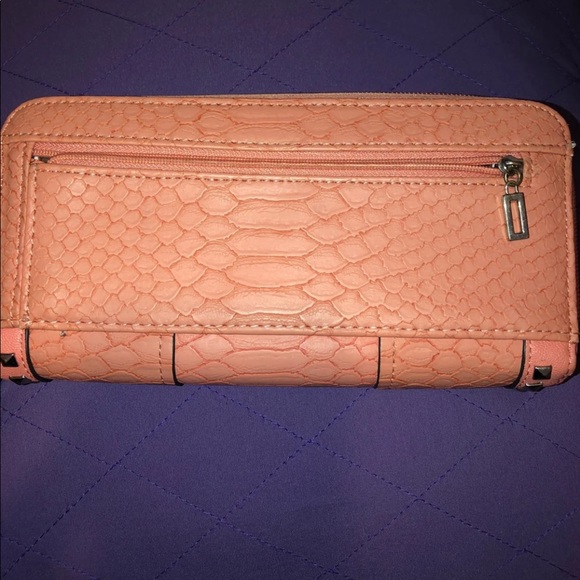 Guess Wallet - Picture 3 of 3